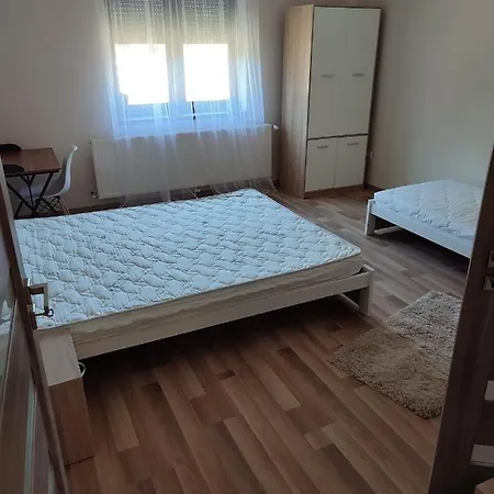 Dorka Porta Vendeghaz Kisar