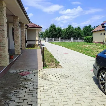 Dorka Porta Vendeghaz